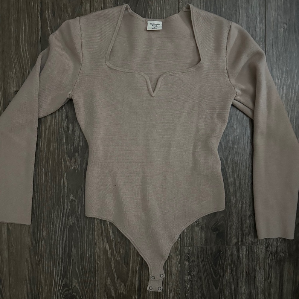 Abercrombie & Fitch long sleeve sweetheart neckline bodysuit size Small